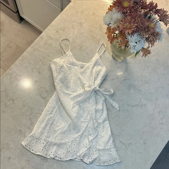 NWT Gianni Bini White Eyelet Wrap Mini Dress - Picture 2 of 9